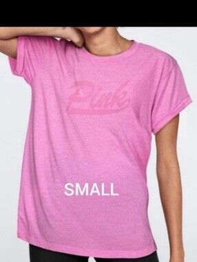 NEW SZ SMALL VS PINK CAMPUS TEE.